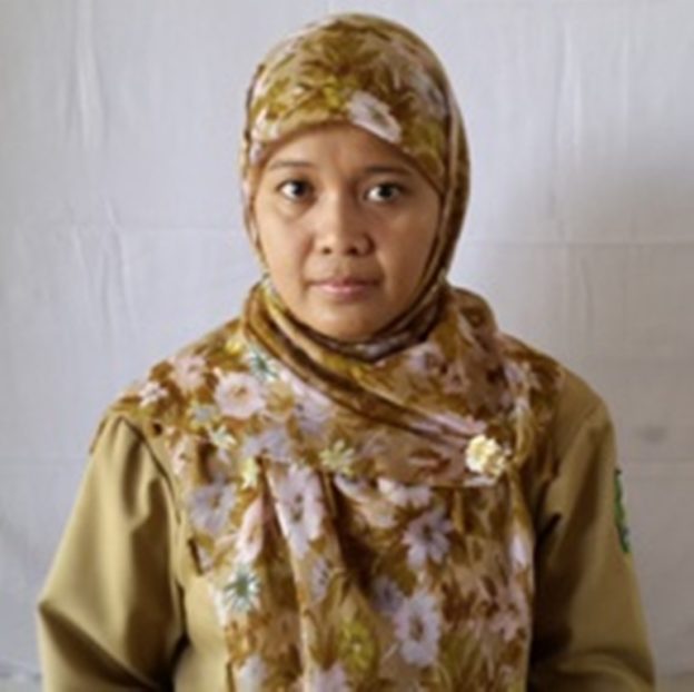 Andi Hasniah Tenri Ola, M.Si : Kepala Sekolah
